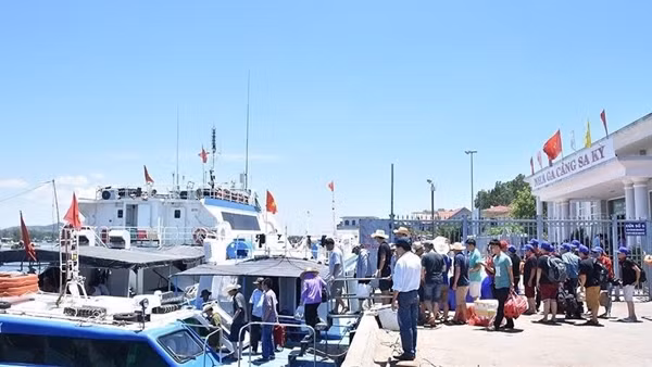 Chuẩn bị phương án đưa người dân về huyện đảo Lý Sơn đón Tết nếu thời tiết xấu