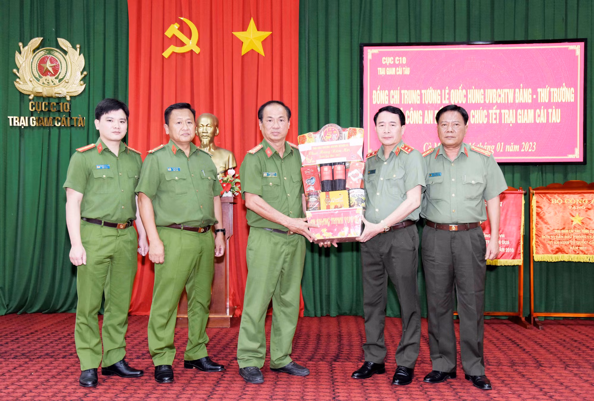 Công an tỉnh Cà Mau phải bảo đảm để người dân vui xuân đón Tết an ninh, an toàn -0