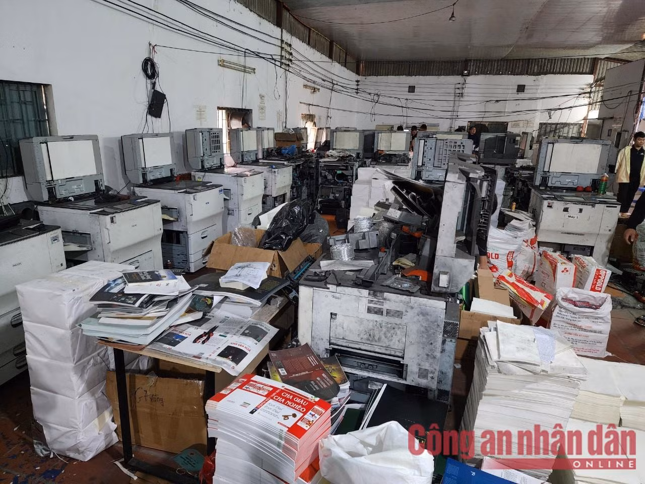 Đường dây sản xuất hơn 100 tấn sách giả trên địa bàn Thủ đô dùng những thủ đoạn gì? -2
