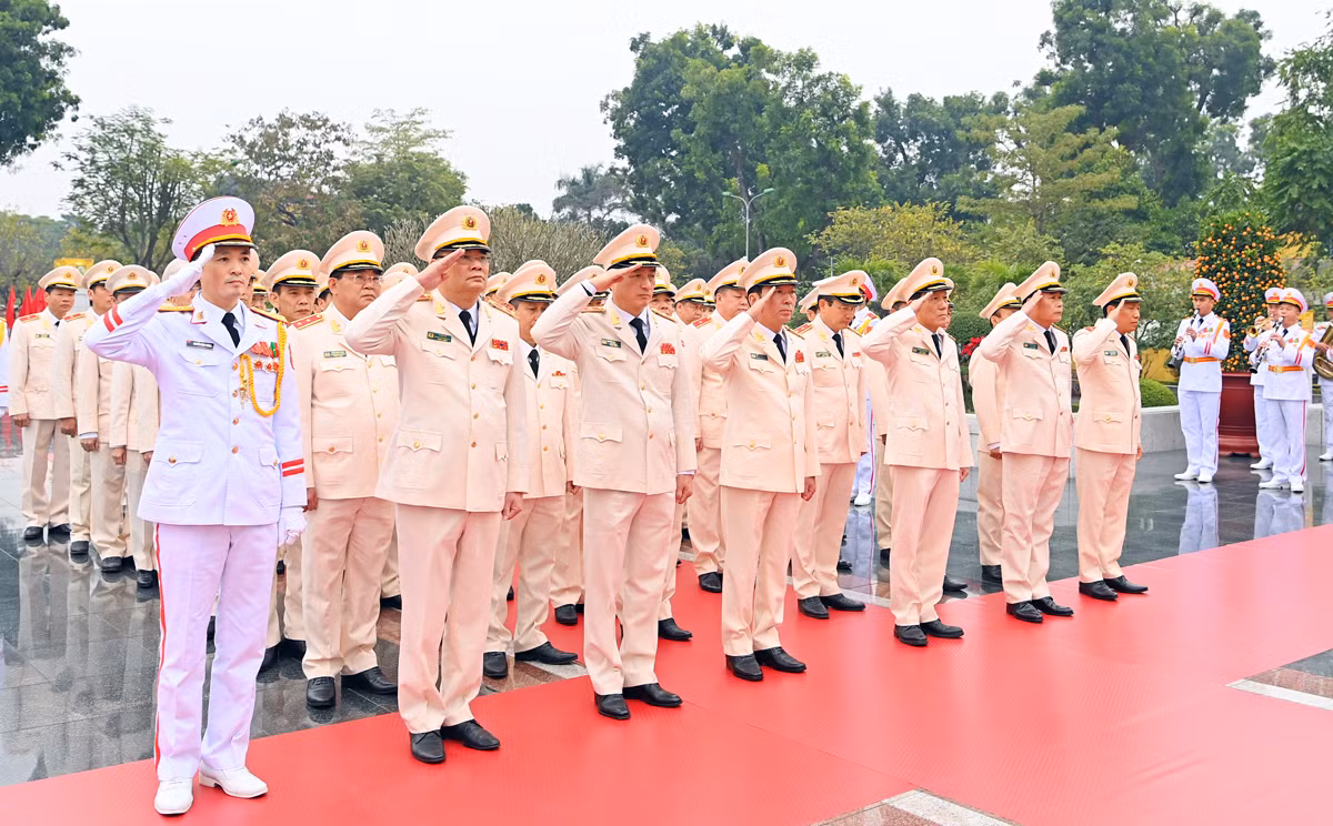 Đảng ủy Công an Trung ương, Bộ Công an vào Lăng viếng Chủ tịch Hồ Chí Minh -0