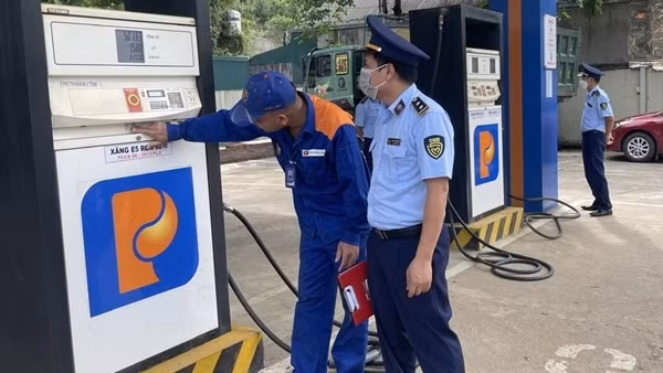 Giám sát, kiểm tra, xử lý vi phạm trong kinh doanh xăng dầu dịp Tết Nguyên đán 2023