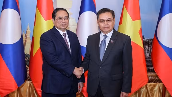 Thủ tướng Phạm Minh Chính hội kiến Chủ tịch Quốc hội Lào Saysomphone Phomvihane
