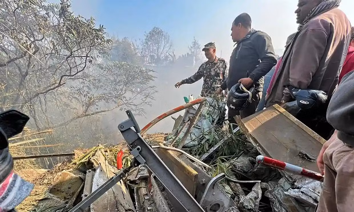 Hiện trường thảm khốc vụ rơi máy bay Nepal, chưa tìm thấy người sống sót -0