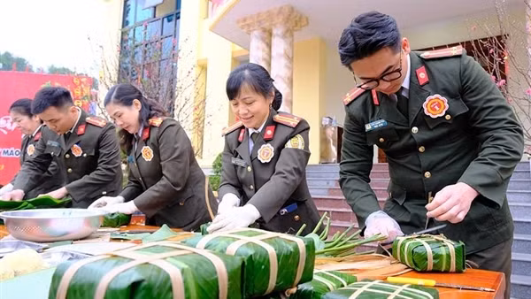 Sôi nổi hội thi gói bánh chưng xanh ở Cao Bằng