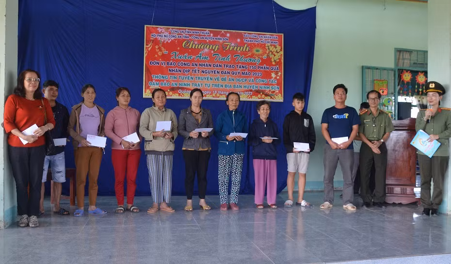 Xuân ấm tình thương với học sinh và bà con nghèo Ninh Thuận -0