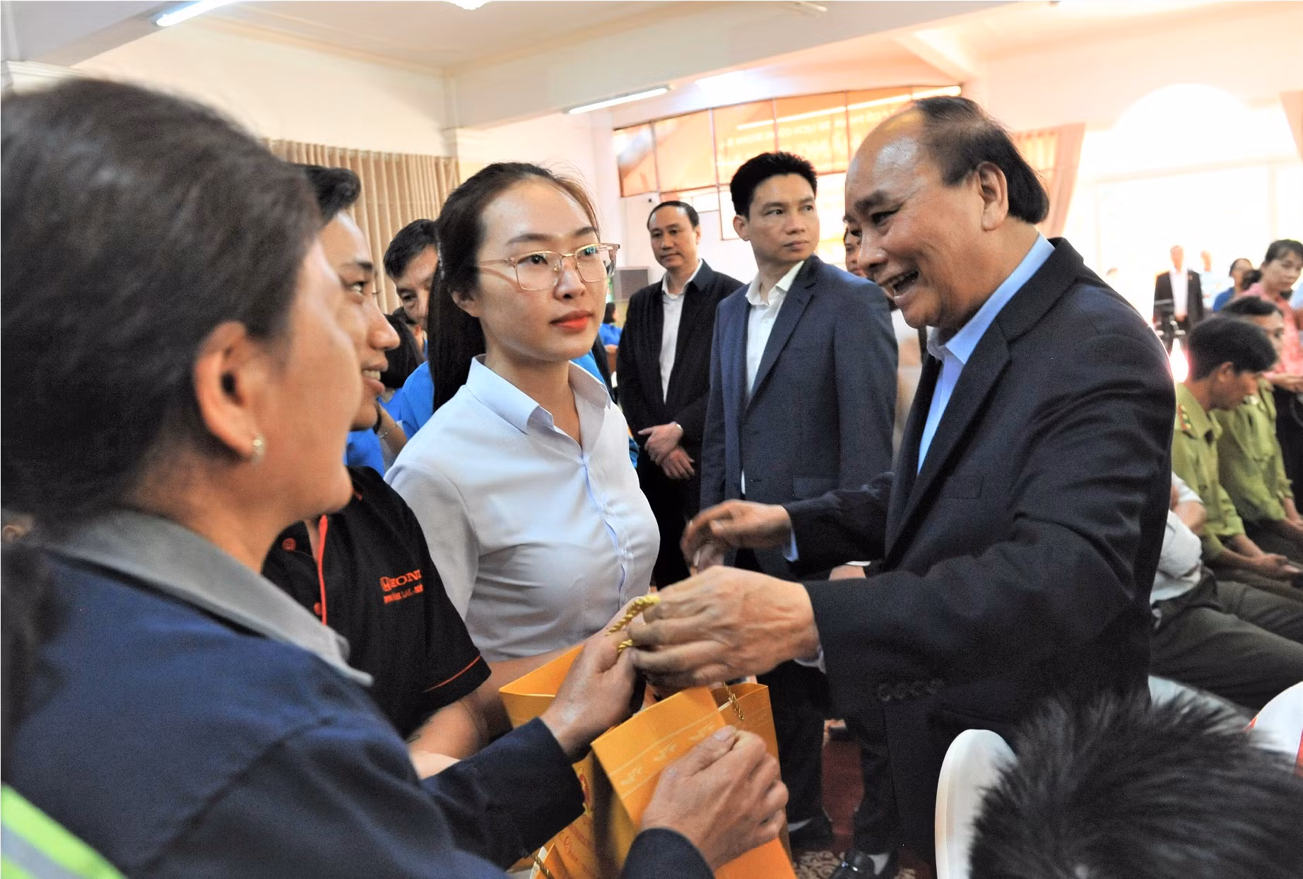 Không để ai là không có Tết -0