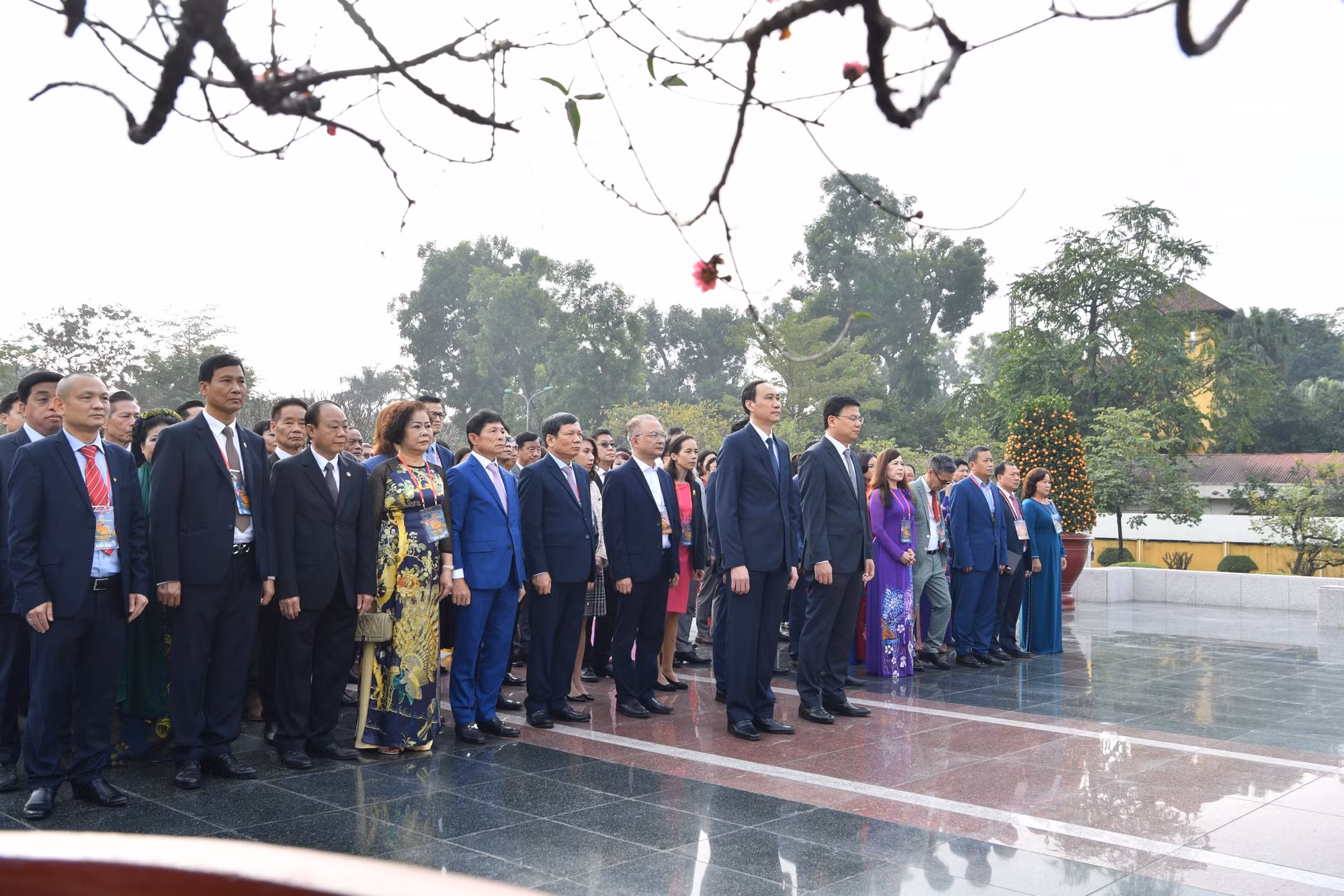 Chủ tịch nước và kiều bào dâng hương, thả cá chép tại Hoàng thành Thăng Long - 2
