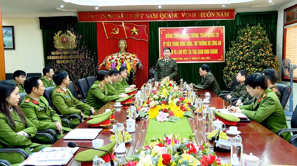 Thứ trưởng Trần Quốc Tỏ thăm và làm việc với Trại giam Ninh Khánh -0
