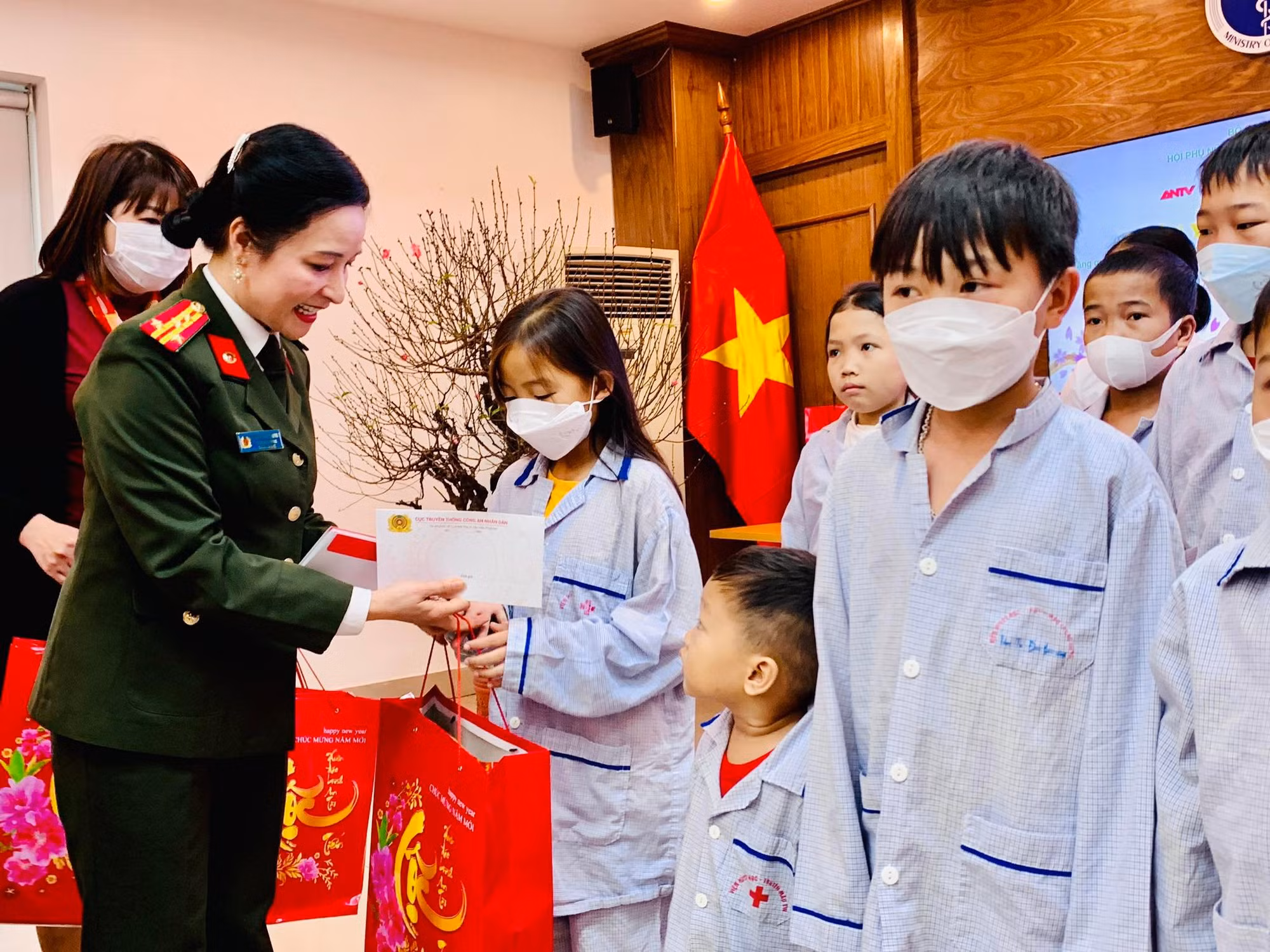 Trao yêu thương cho những bệnh nhi ung thư máu -0