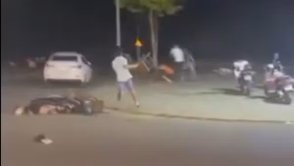 Hai nhóm thanh niên hỗn chiến trong đêm, 3 người nguy kịch