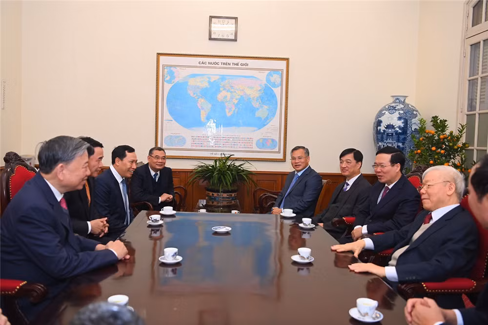 Ban Thường vụ Đảng ủy Công an Trung ương, lãnh đạo Bộ Công an thăm, chúc Tết Tổng Bí thư Nguyễn Phú Trọng -0