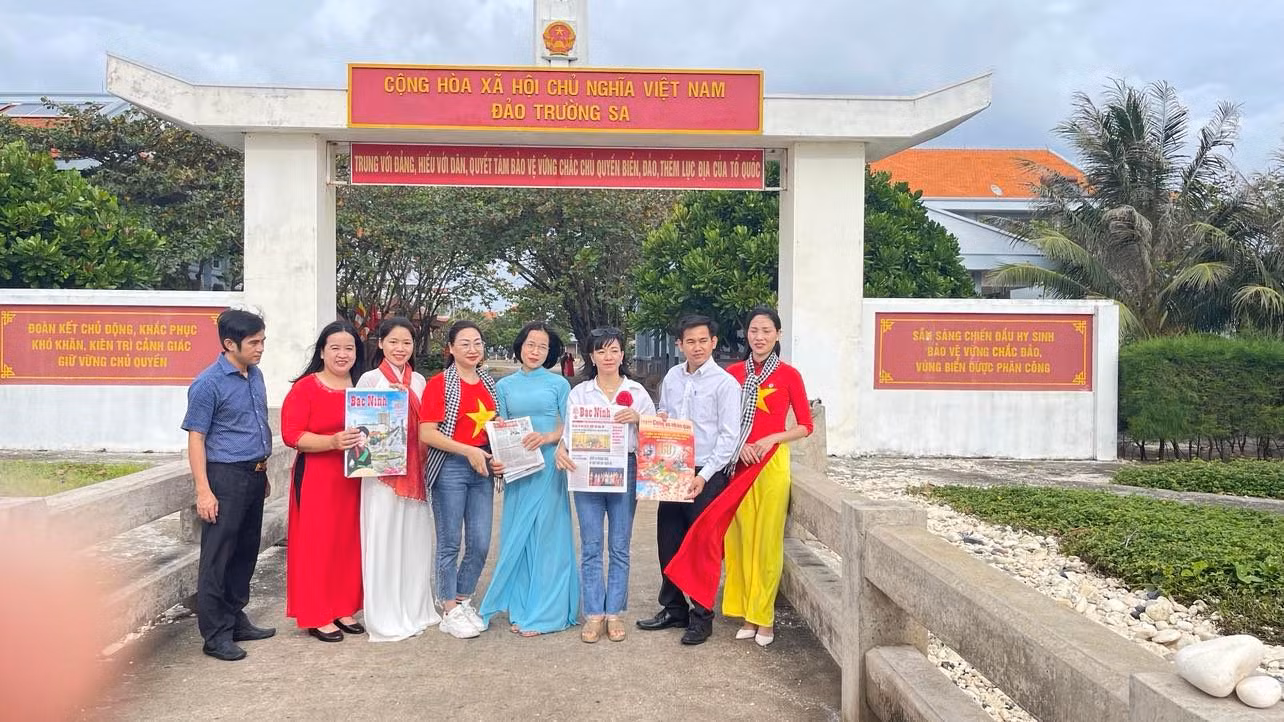 Bài 1: Xuân sớm ở đảo tiền tiêu -0