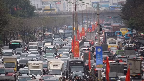 Vì sao Hà Nội ùn tắc triền miên?