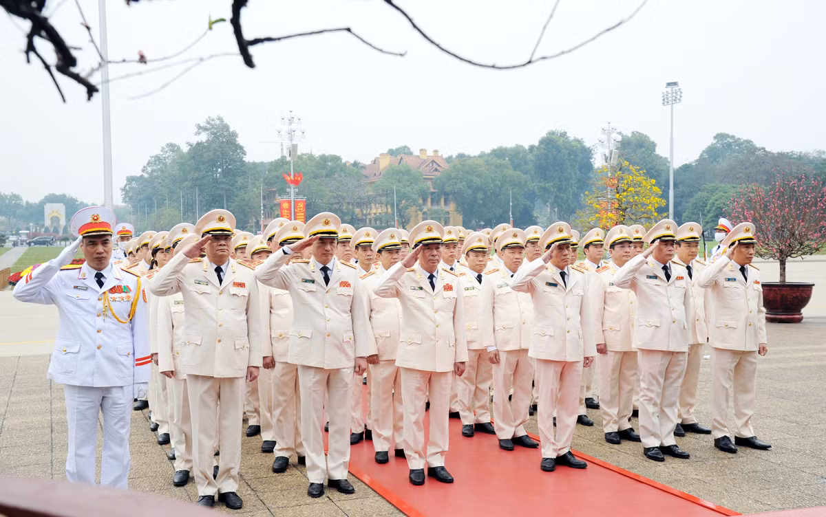 Đảng ủy Công an Trung ương, Bộ Công an vào Lăng viếng Chủ tịch Hồ Chí Minh -0