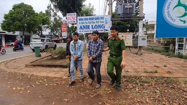 Hai con nghiện gây 50 vụ trộm dây cáp điện tại trạm biến áp