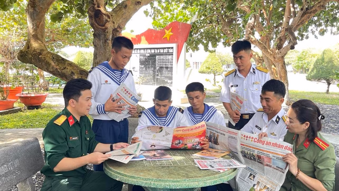 Bài 1: Xuân sớm ở đảo tiền tiêu -0