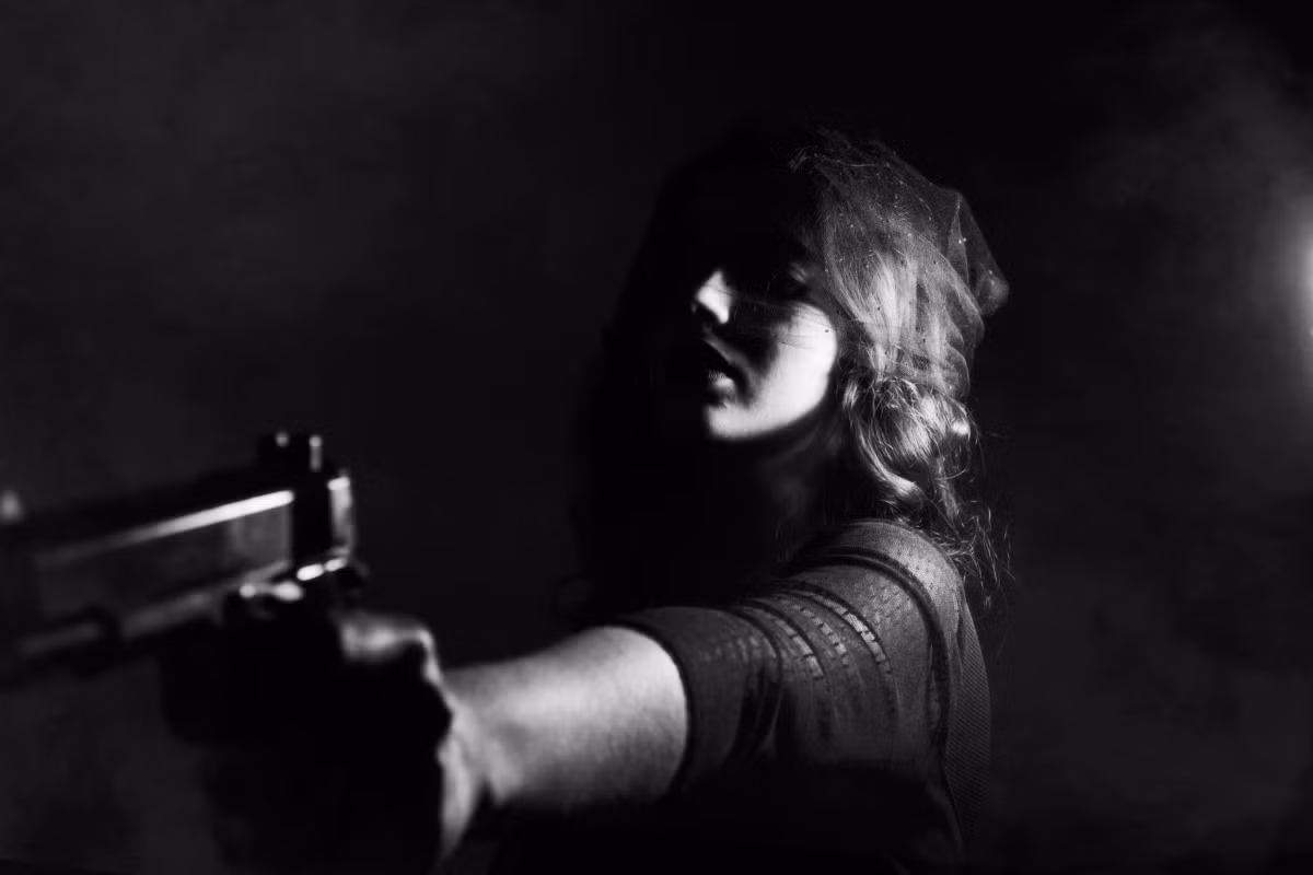 Bí mật cuộc sống của các bà vợ mafia -0