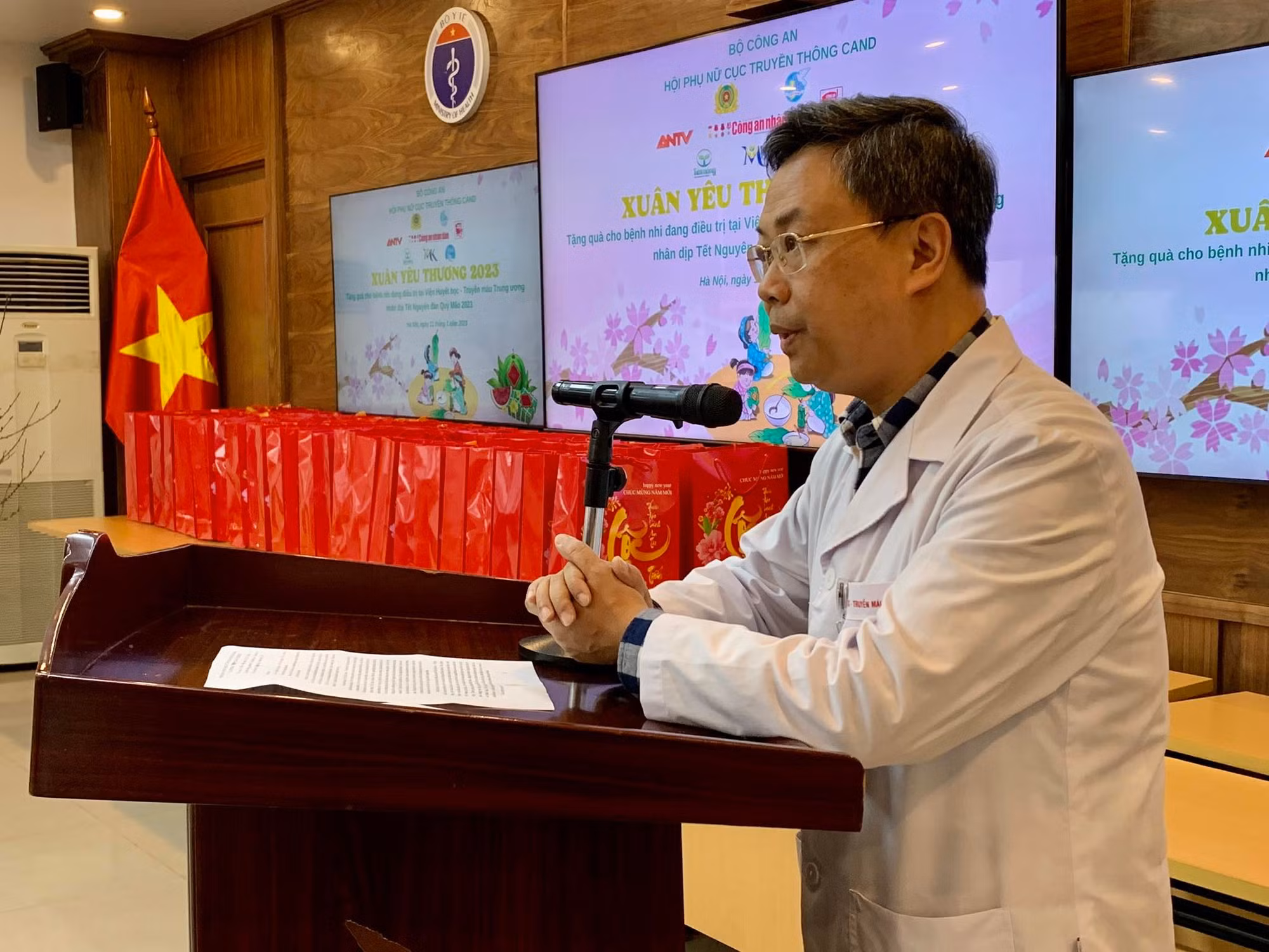 Trao yêu thương cho những bệnh nhi ung thư máu -0
