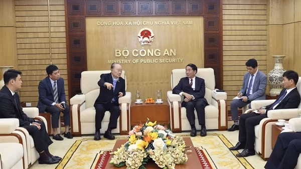 Tiếp tục thắt chặt hợp tác giữa Bộ Công an và Tập đoàn Charmvit