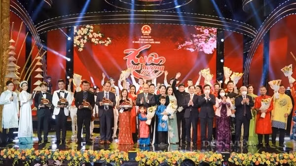 Tăng cường hơn nữa công tác về người Việt Nam ở nước ngoài