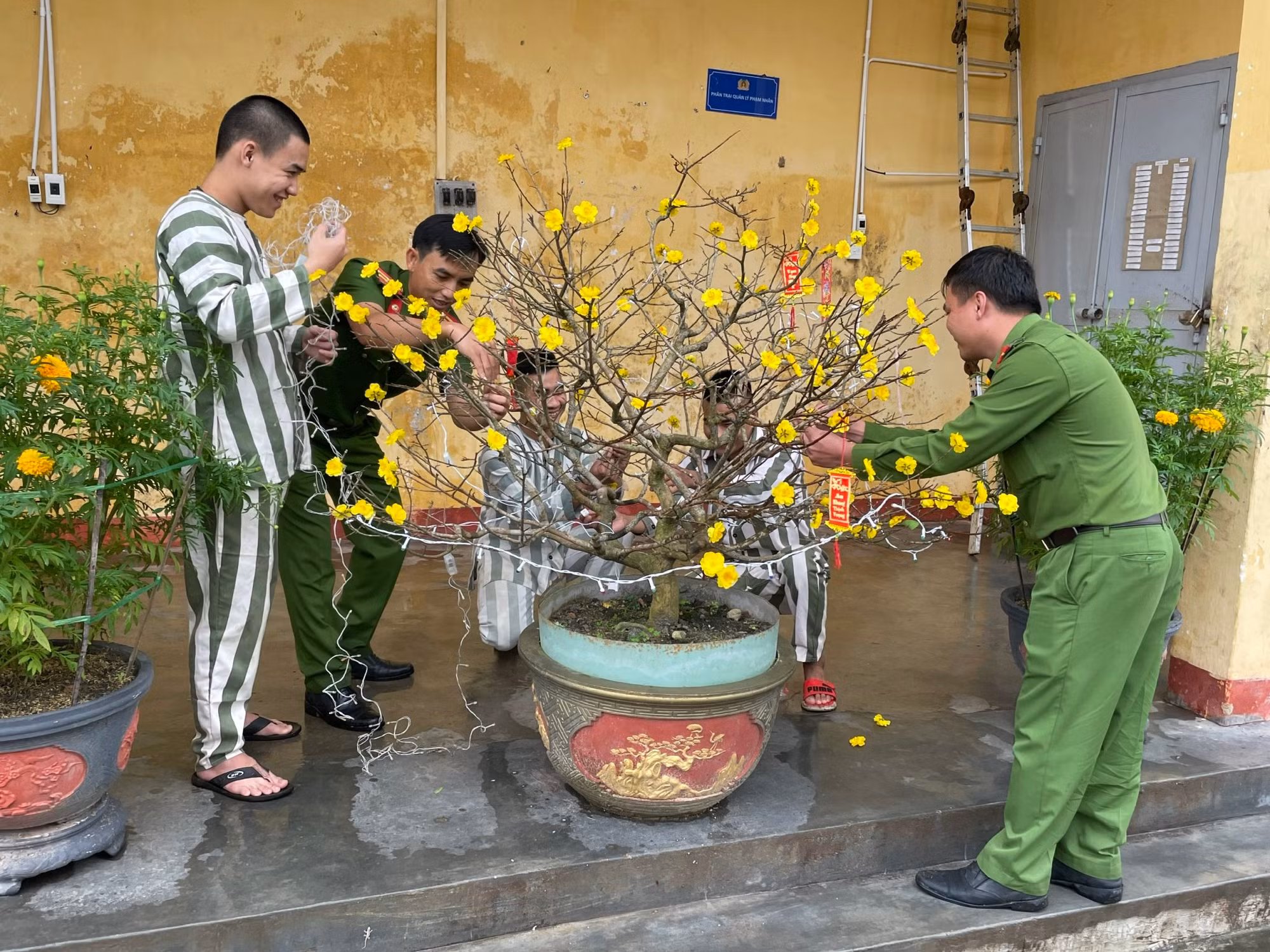 Tết ấm áp ở Trại tạm giam Công an tỉnh Quảng Nam -0
