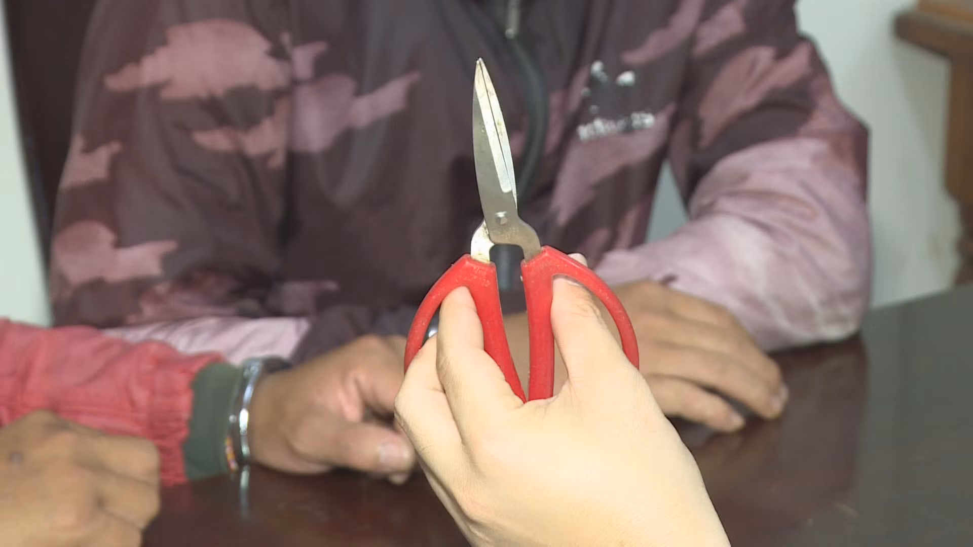 Hai con nghiện giả danh Công an đi cướp tài sản -0
