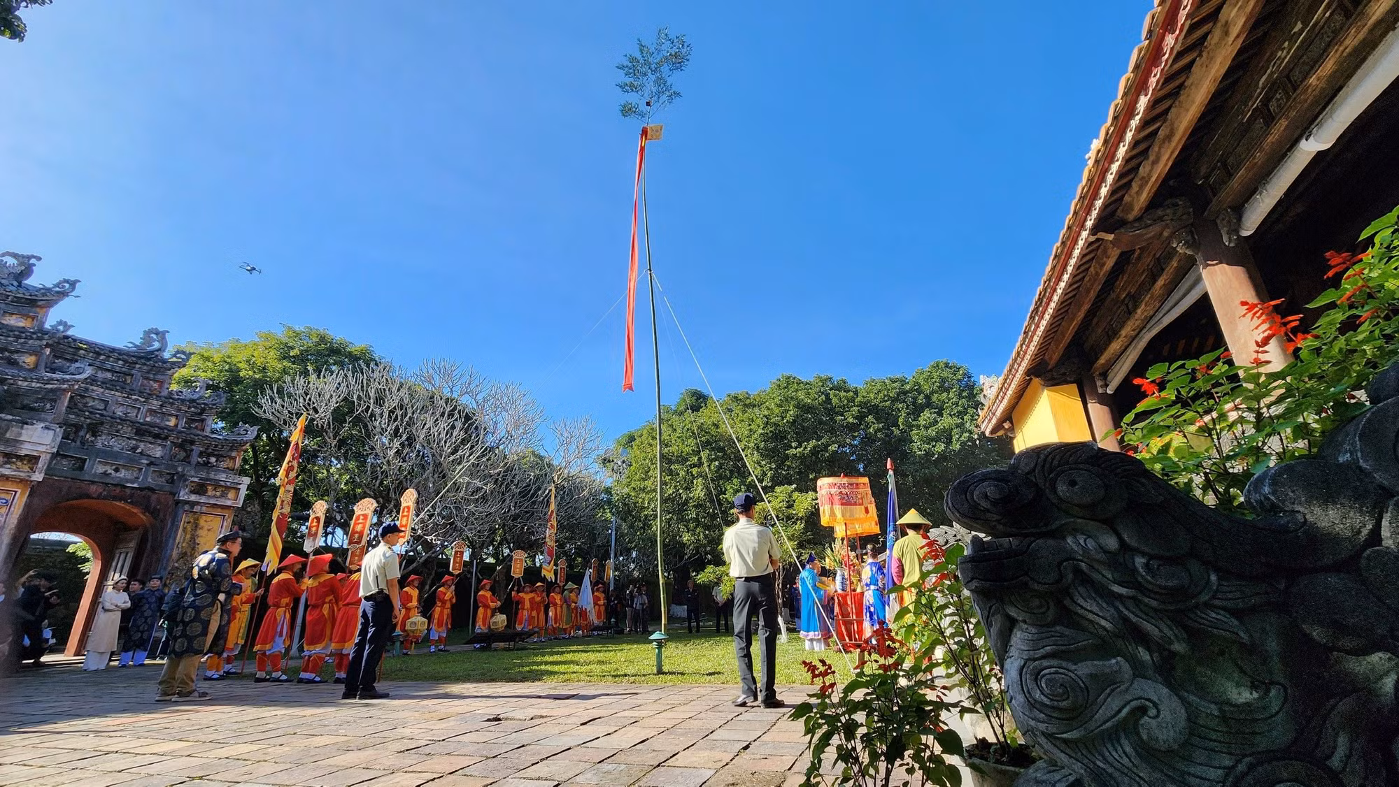 Độc đáo nghi lễ dựng nêu tại di tích trong Kinh thành Huế -0