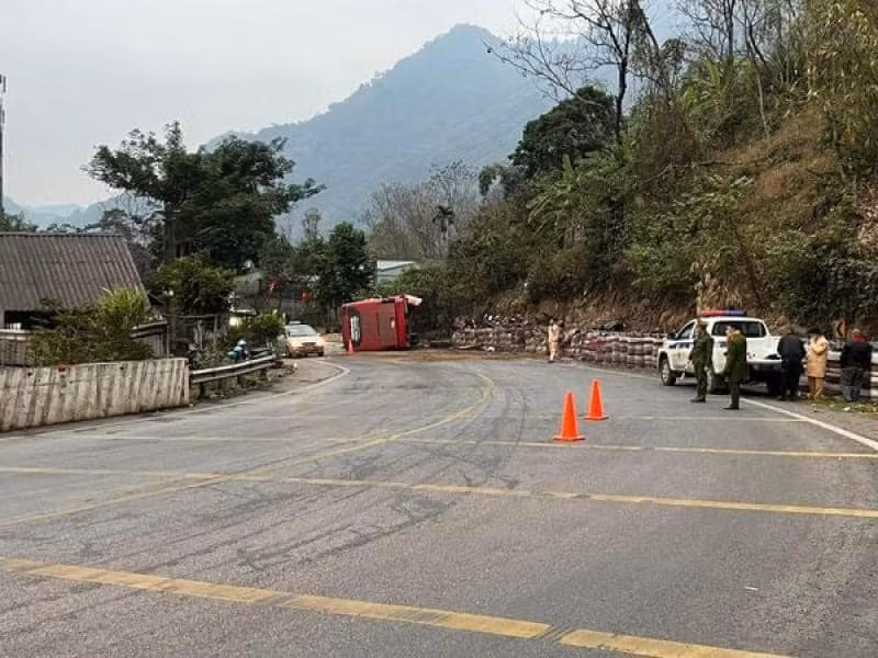 Khởi tố vụ án TNGT liên hoàn làm 3 người tử vong ở tỉnh Hòa Bình -0