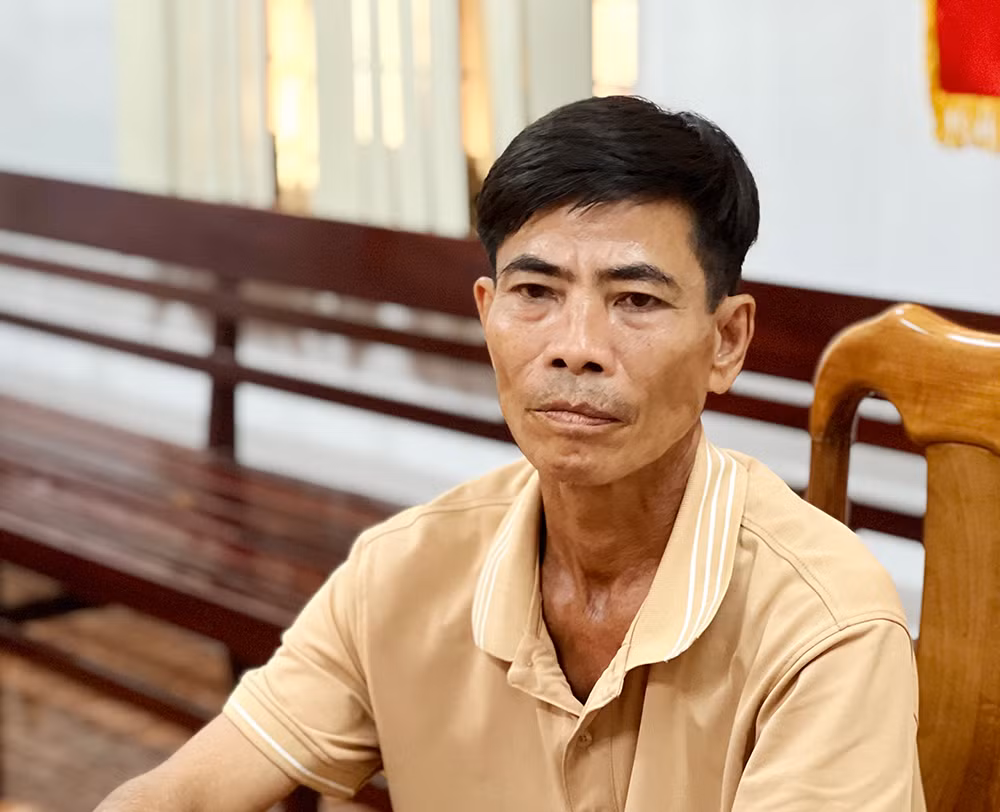 Bệnh vực mẹ, con trai bị cha đâm tử vong -0