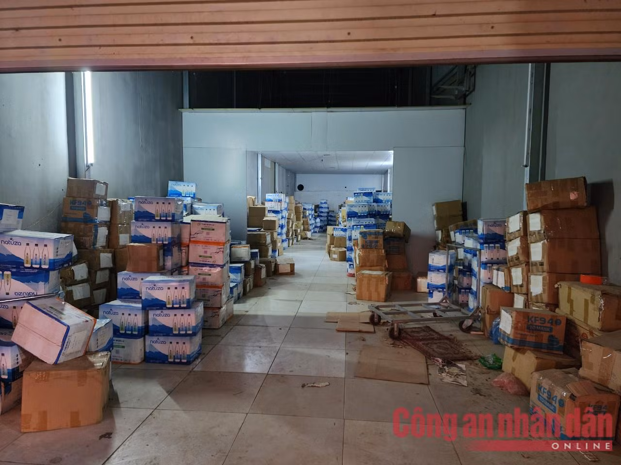 Đường dây sản xuất hơn 100 tấn sách giả trên địa bàn Thủ đô dùng những thủ đoạn gì? -0