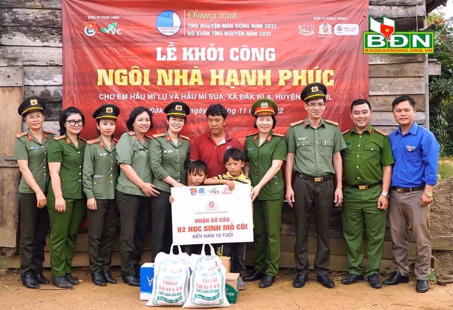 Hội Phụ nữ Công an tỉnh Đắk Nông nhận đỡ đầu và xây tặng nhà mới cho 2 trẻ mồ côi -0