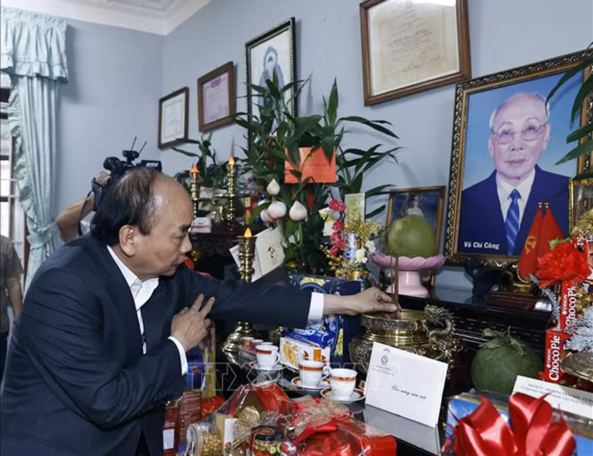 Chủ tịch nước thăm, chúc Tết gia đình các cố Lãnh đạo Đảng, Nhà nước -0