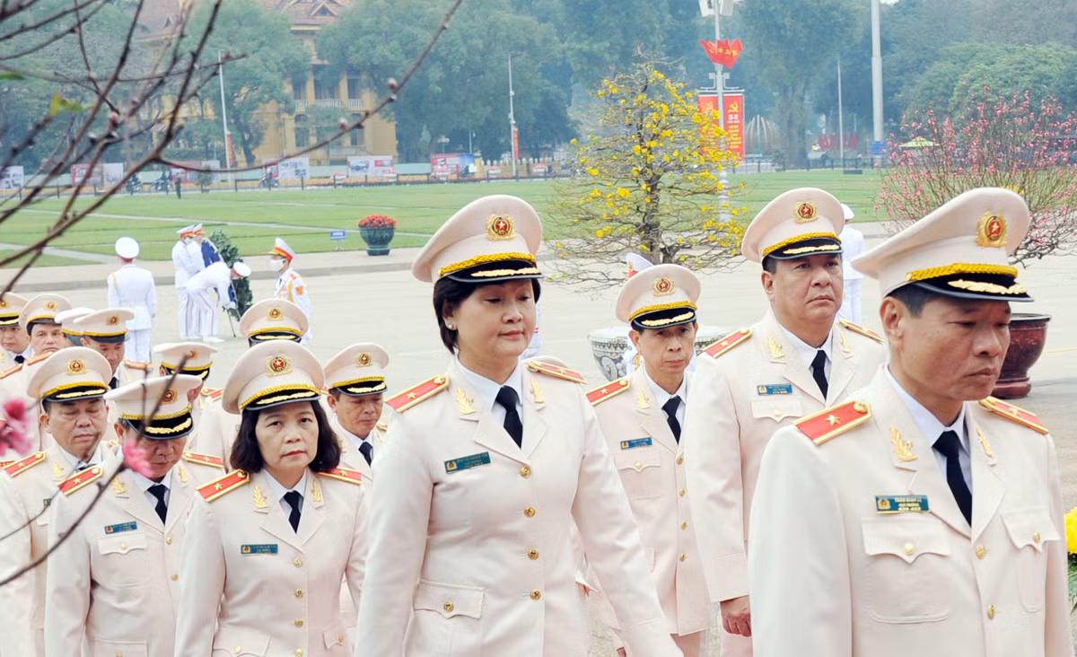Đảng ủy Công an Trung ương, Bộ Công an vào Lăng viếng Chủ tịch Hồ Chí Minh -0