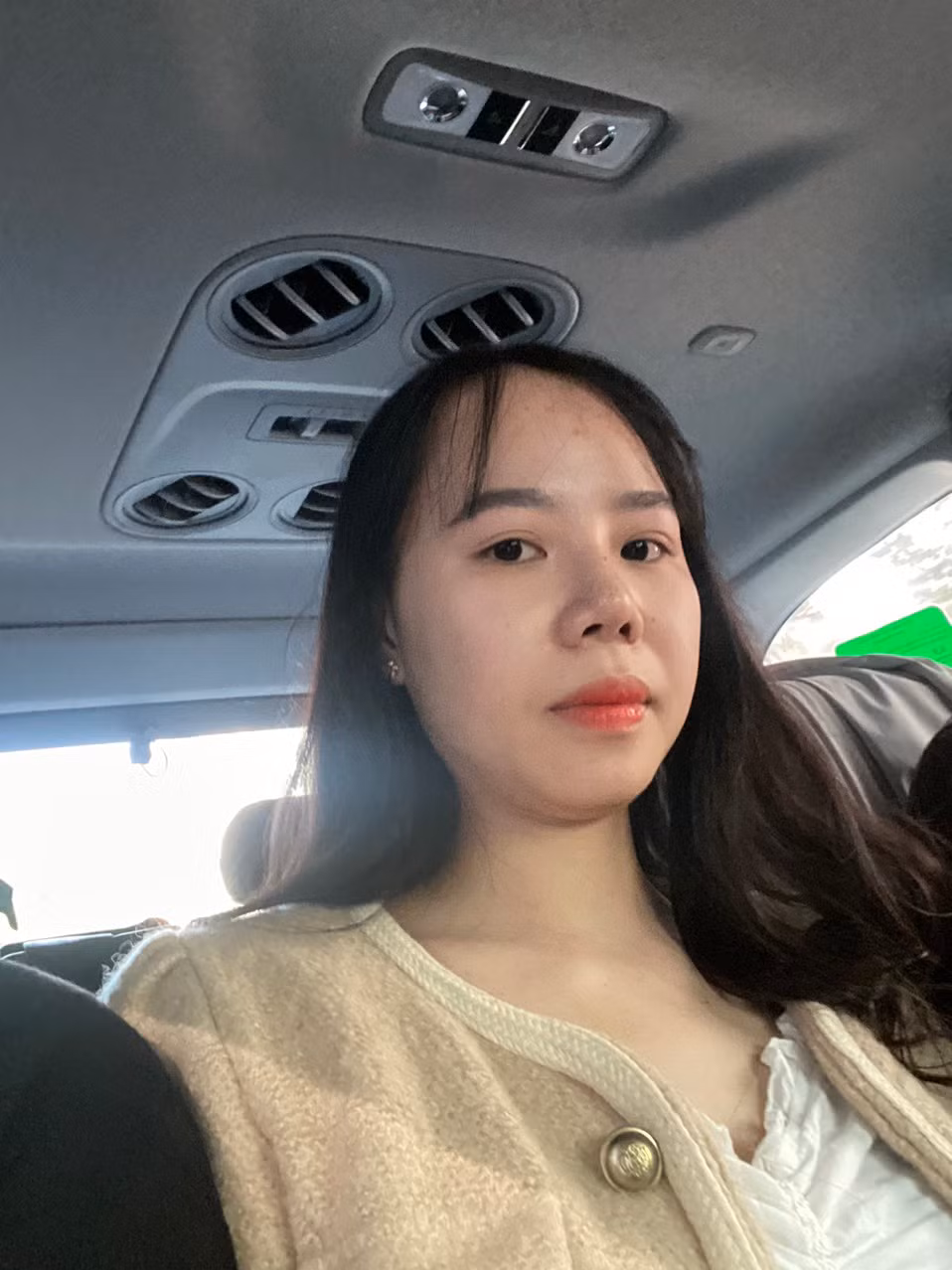 Nữ sinh viên điều hành đường dây mại dâm với giá 1.000 USD đến 2.000 USD/lần -0