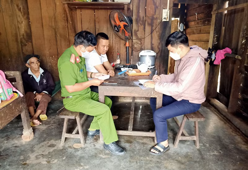 Chung sức cùng Công an giữ bình yên các bản làng -0