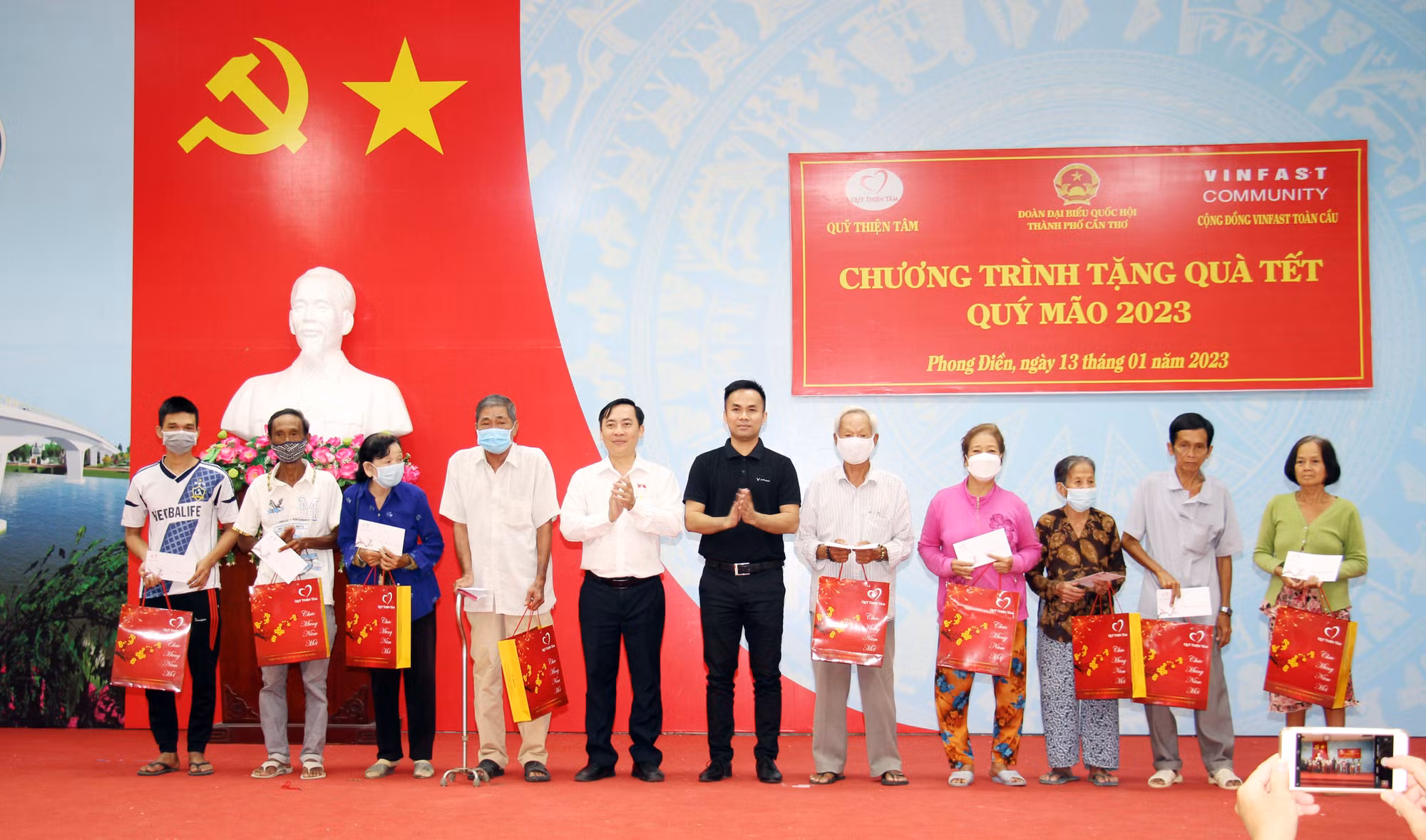Giám đốc Công an TP Cần Thơ chúc Tết, tặng quà Công an 41 xã, thị trấn -1