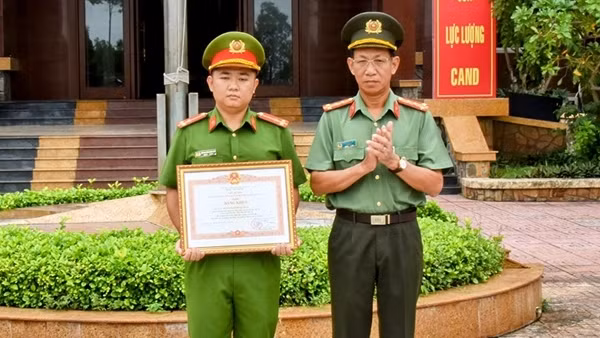 Luôn nỗ lực để xứng đáng với danh hiệu "Gương mặt trẻ Công an tiêu biểu"
