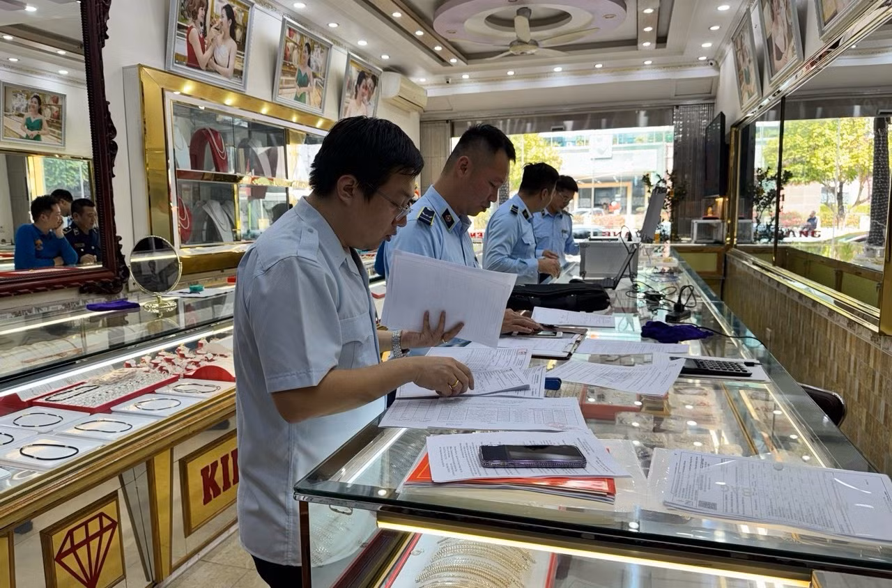 Phát hiện 12 cơ sở kinh doanh vàng vi phạm -0