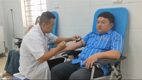 Cán bộ Công an xã kịp thời hiến máu cứu người