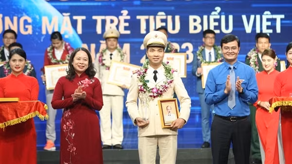 Lặng thầm cống hiến cho một thanh xuân rực rỡ