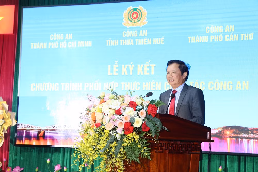 Công an tỉnh Thừa Thiên Huế với Công an TP Hồ Chí Minh và Công an TP Cần Thơ ký kết chương trình phối hợp công tác -0