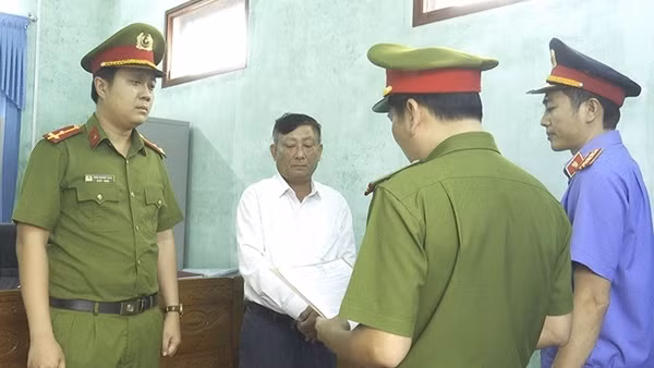 Bắt Phó Chủ tịch HĐND xã thiếu trách nhiệm gây hậu quả nghiêm trọng