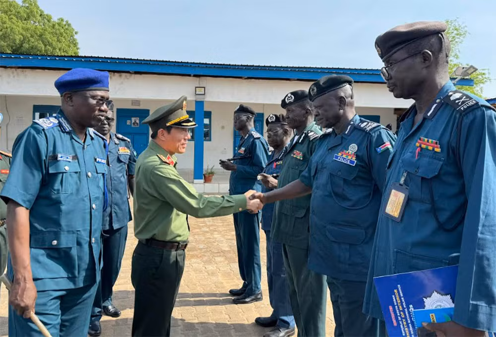 Thứ trưởng Lương Tam Quang làm việc với Tổng Tư lệnh Cảnh sát Nam Sudan -0