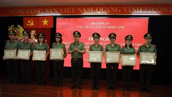 Đẩy mạnh chuyển đổi số, nâng cao hiệu quả trong quản lý xuất nhập cảnh