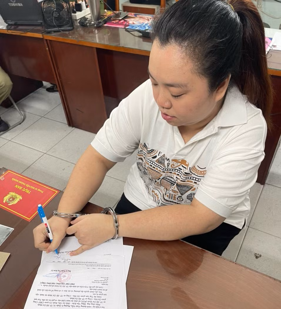 Lừa đảo làm thủ tục đi du học, chiếm đoạt hơn 4,5 tỷ đồng và 153.000 USD -0