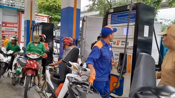 Giá xăng dầu đồng loạt tăng