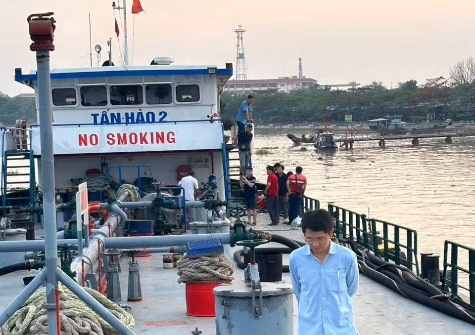 Triệt phá đường dây buôn lậu dầu “khủng” theo hình thức tạm nhập tái xuất -0