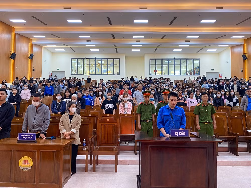 Lãnh 18 năm tù sau khi mua 320 triệu đồng ma túy dạng kẹo bán cho con nghiện -0