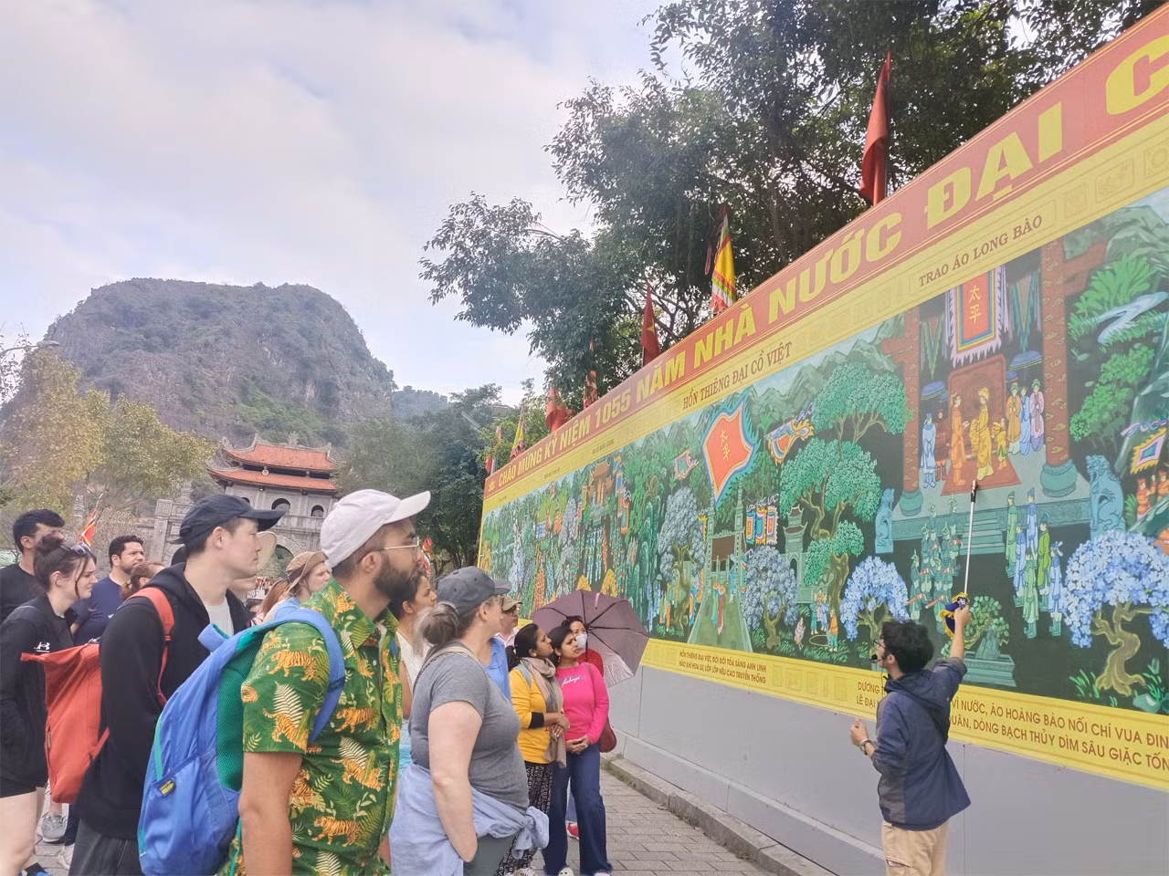 Không khuyến khích du lịch giá rẻ -0