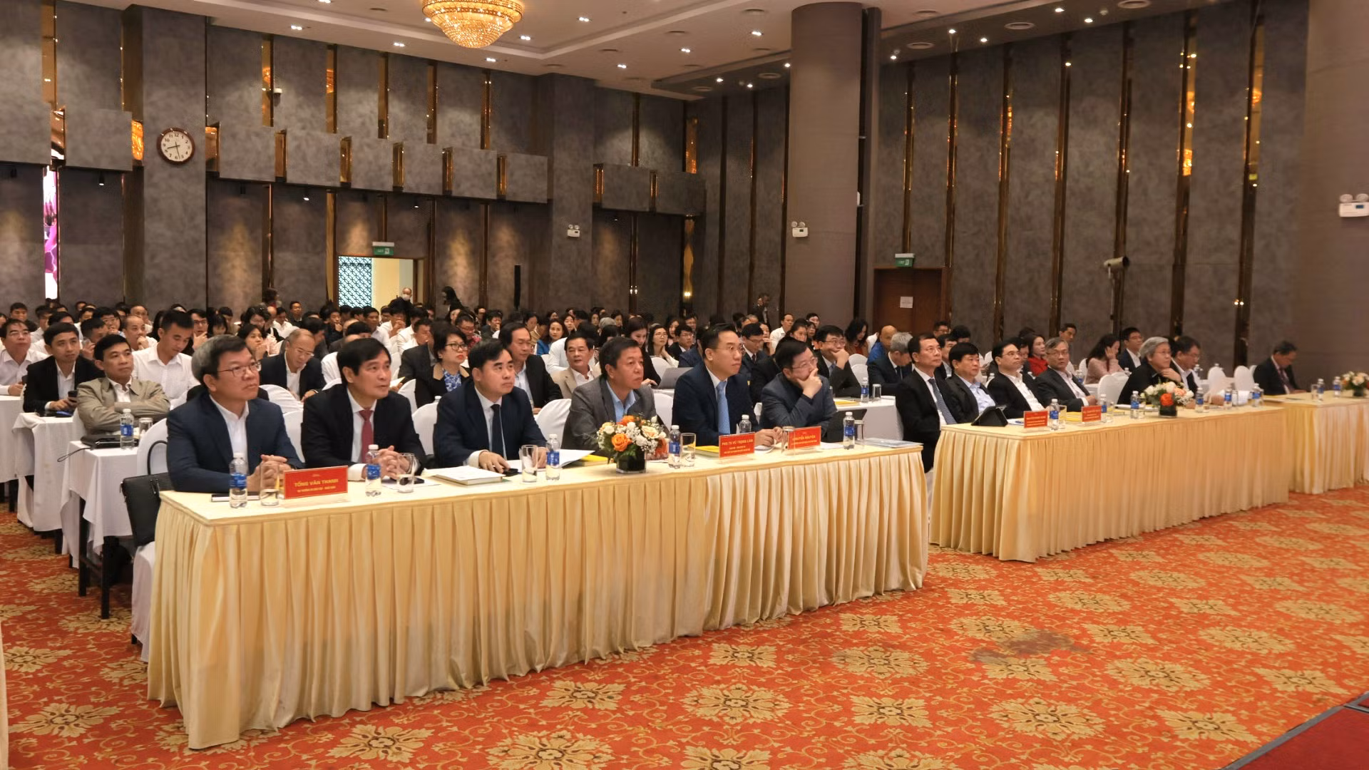 Người Việt Nam đang đọc nhiều hơn, có nhiều cách đọc hơn -0